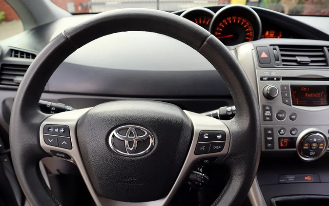 Toyota Verso cena 28900 przebieg: 205000, rok produkcji 2009 z Gołdap małe 529